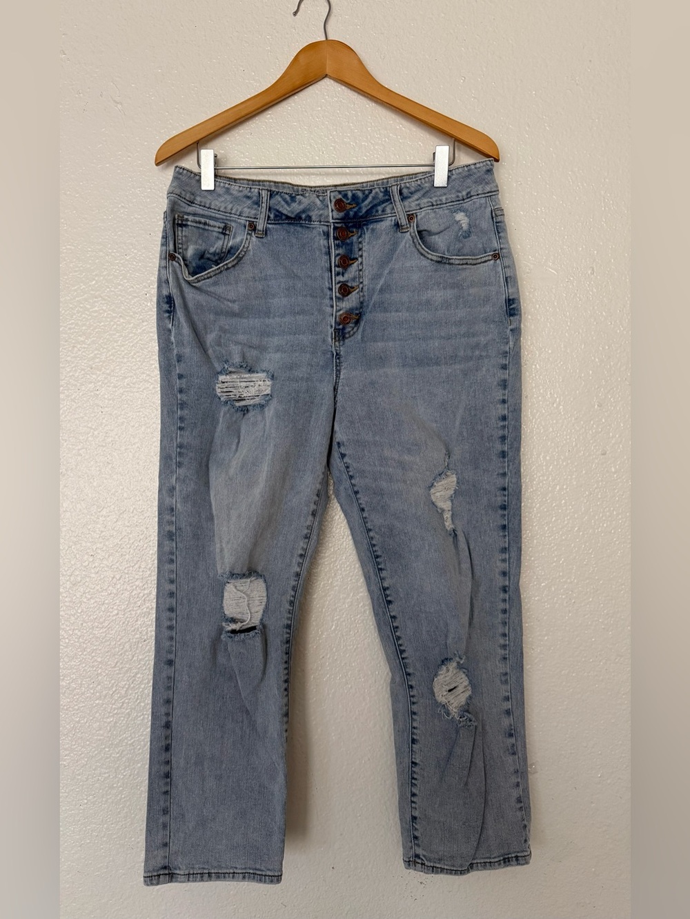 Maurices high rise Light Blue Distressed Skinny Jeans size 12